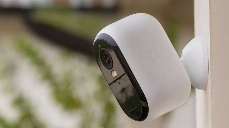 Arlo Essential Series